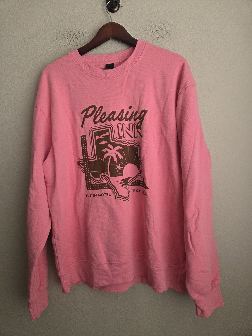 Pleasing Inn Sweatshirt size L NWT